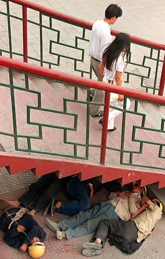 「階段の上と下」