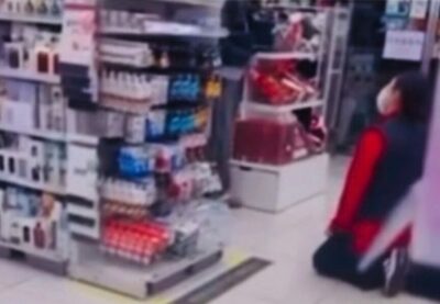 母親世代の店員に土下座をさせた若い客…韓国・その横暴ぶりにネットで怒り炸裂