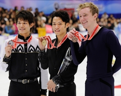 高橋が優勝 小塚は2位、NHK杯