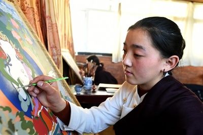 チベット伝統絵画「タンカ」の伝承者、森羅万象を描く 中国