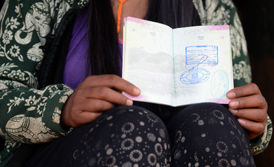 インド警察、人身売買被害のネパール人女性22人救出