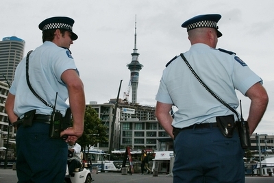 ニュージーランドで、警官の尻をたたいた男に5万円の罰金支払い命令