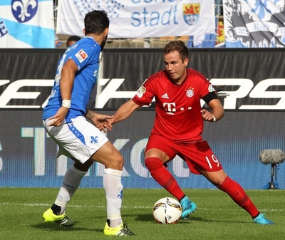 ゲッツェが特別仕様のシューズを競売に、落札金で難民問題の救済支援