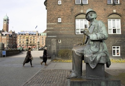 アンデルセンの「最初の童話」、デンマークで偶然発見 少年時代の作か