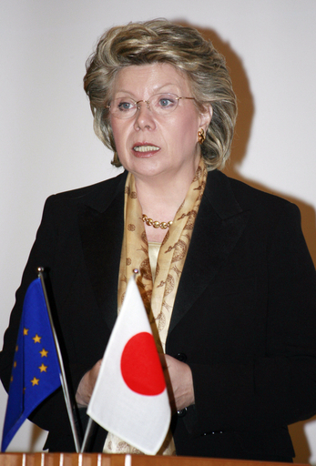 情報社会メディア担当欧州委員、来日 - 東京