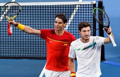 スペイン、ナダルが単落とすも4強入り ATPカップ