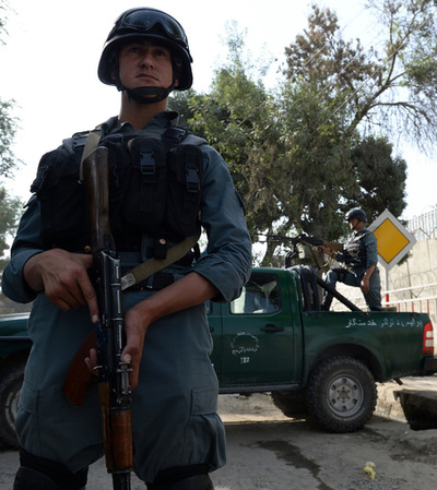 アフガン首都の在外公館地区にロケット弾 米の新戦略発表控え