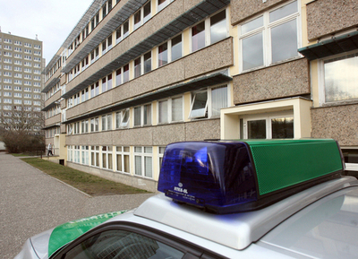 生徒の手製爆弾か、中学校で負傷者出す爆発 - ドイツ