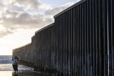 ベルリンの壁崩壊30年 世界で復活する「壁」【再掲】