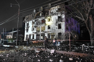ロシア軍ミサイル2発がホテルに着弾、13人負傷 ウクライナ東部