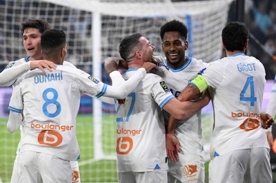 バス襲撃で延期の一戦 マルセイユがリヨンに3発快勝