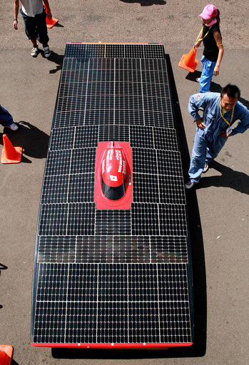 3000キロを走破する過酷なソーラーカーレース、今年で20周年