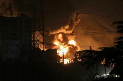 イラン、イスラエルをミサイル攻撃 テヘランでは石油施設が攻撃され炎上