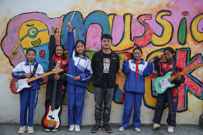 「雲の上の学校」に響くロック 貴州省の小学生バンドが話題に