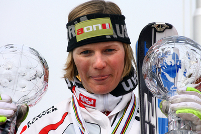 ＜06-07アルペンスキーW杯＞女子回転・最終第9戦、シールド 種目別年間総合優勝を果たす - スイス