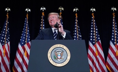 ホワイトハウスのスピーチライター、元妻への虐待疑惑受け辞任