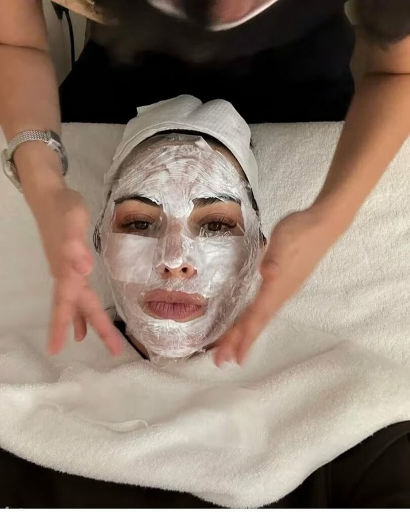 8月に韓国の皮膚科を訪れた米セレブタレントのキム・カーダシアン＝本人インスタグラム(c)news1