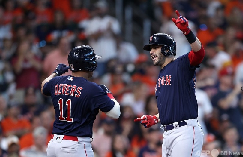 Rソックスが歴史的な満塁弾2発で勝利、1勝1敗のタイに戻す