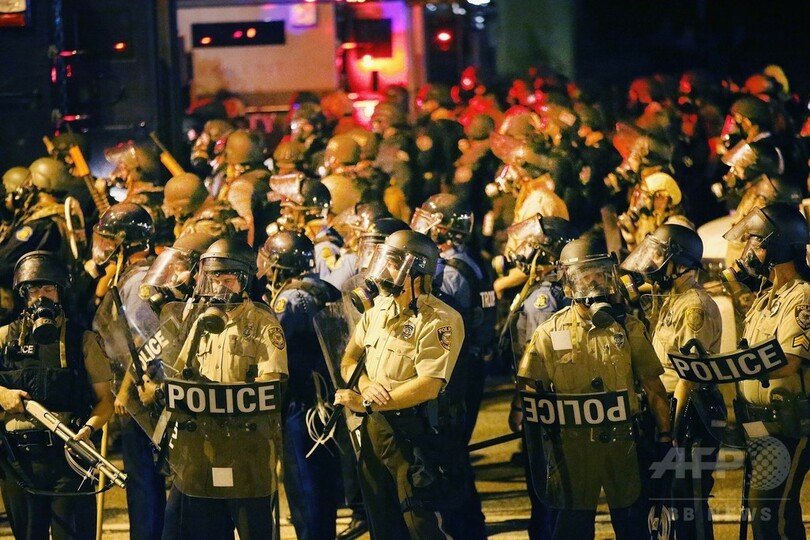 黒人射殺事件の街に州兵出動へ、米ミズーリ