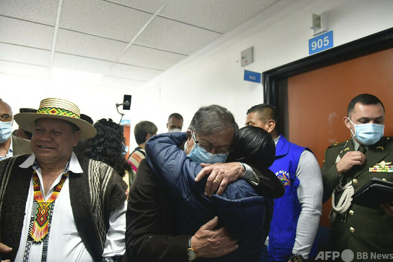 墜落40日後発見のきょうだいお見舞い コロンビア大統領