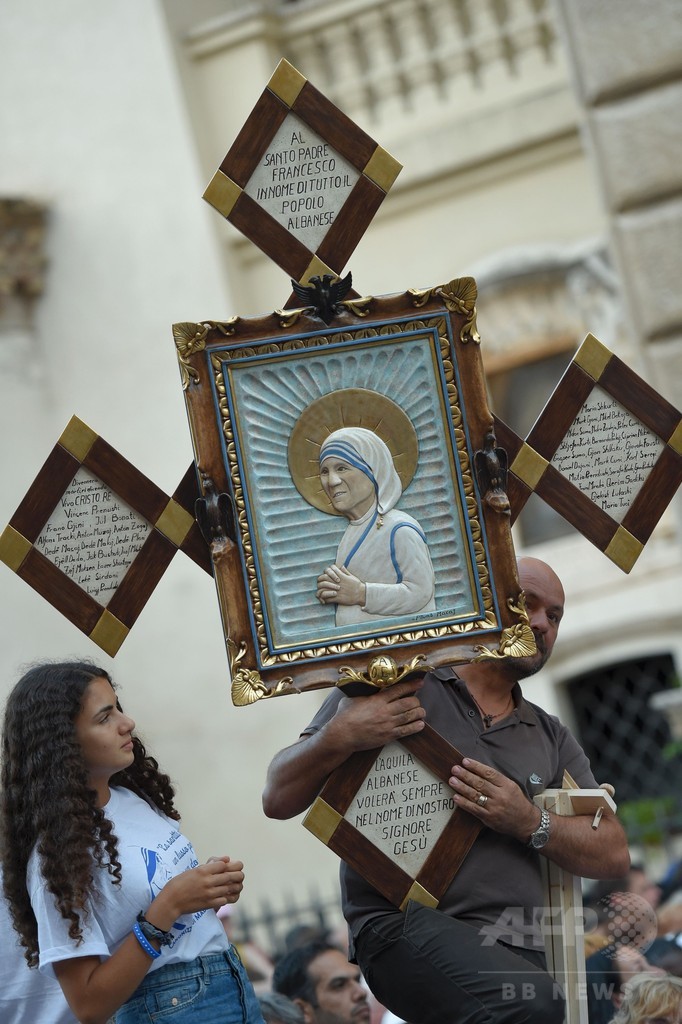 マザー・テレサ「聖人」に、ローマ法王が宣言