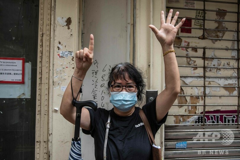 香港、立法会選延期への抗議デモ 国安法違反などで約300人逮捕