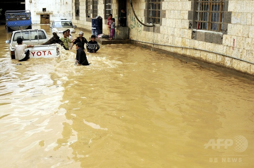 サウジとイエメンで豪雨1週間、死者42人 ダム決壊も