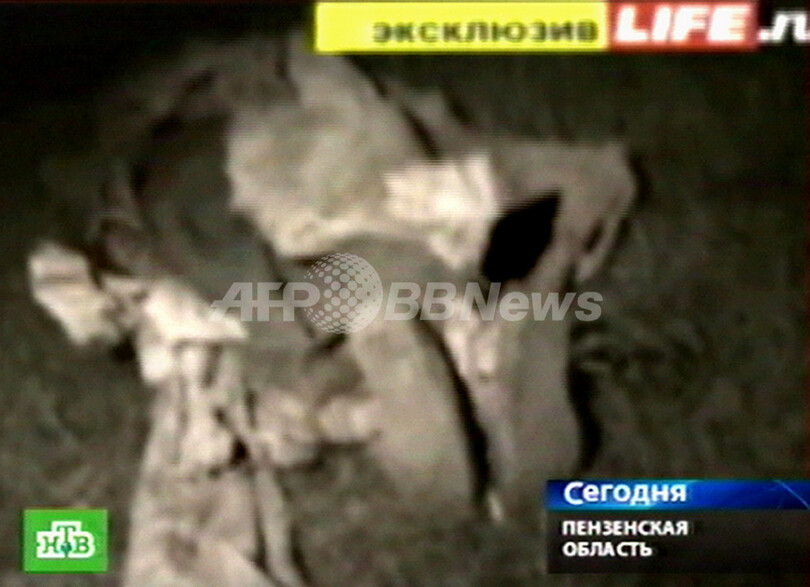洞穴立てこもりの露カルト教団、遺体の腐臭で全員が退去