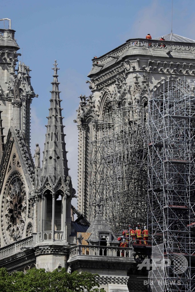 仏ノートルダムで改修作業員が喫煙認める、火災との関連性は否定