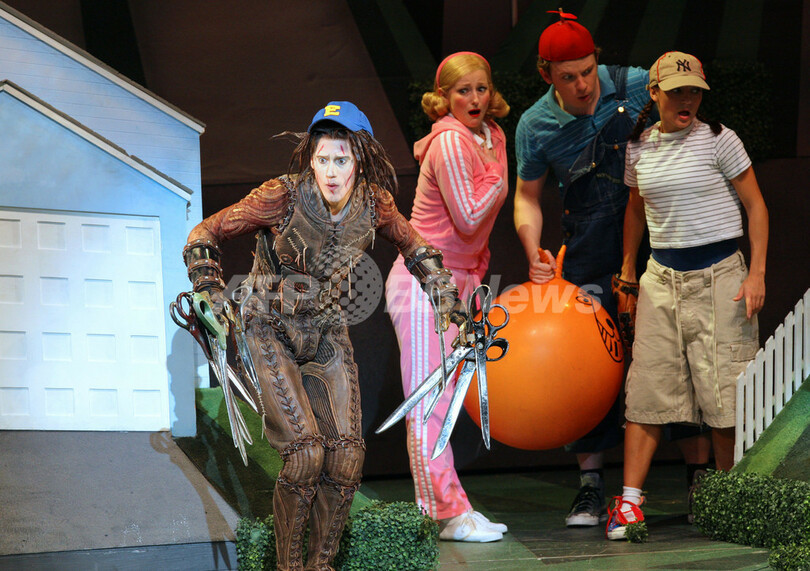 ダンス・ミュージカル『シザーハンズ』パリで上演