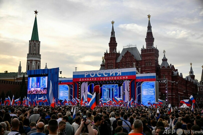 ロシア・モスクワの赤の広場で行われた、ウクライナのルガンスク、ドネツク、ヘルソン、ザポリージャ4州の併合1年を祝うコンサート（2023年9月29日撮影）。(c)Alexander NEMENOV / AFP