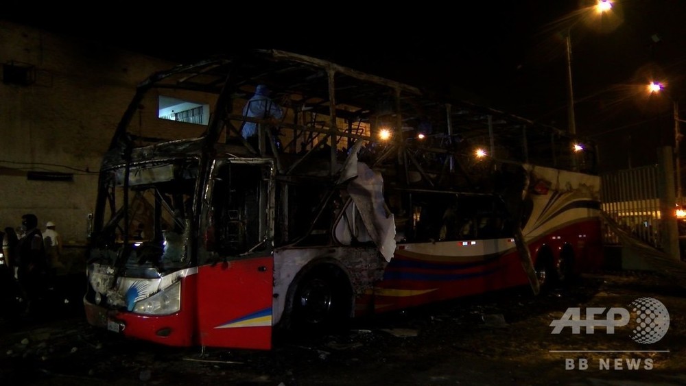 動画:ペルーでバス火災、17人死亡 未認可のターミナル 写真1枚 国際ニュース:AFPBB News