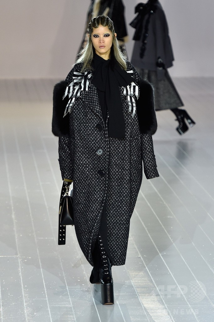 「マーク ジェイコブス」16/17年秋冬コレクション