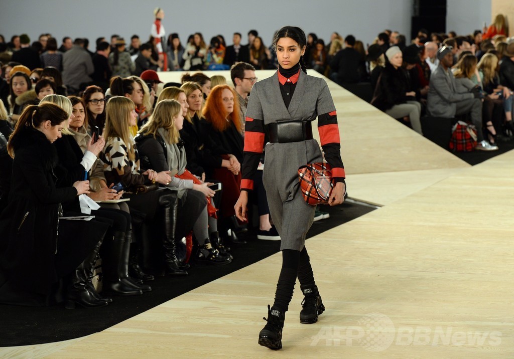 ＜14/15年秋冬NYコレクション＞マーク BY マーク ジェイコブス