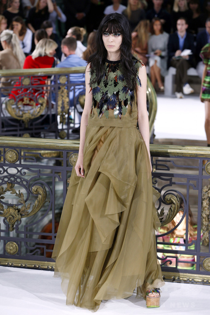 バンブープリントやリーフモチーフでジャングル、「ジョン・ガリアーノ