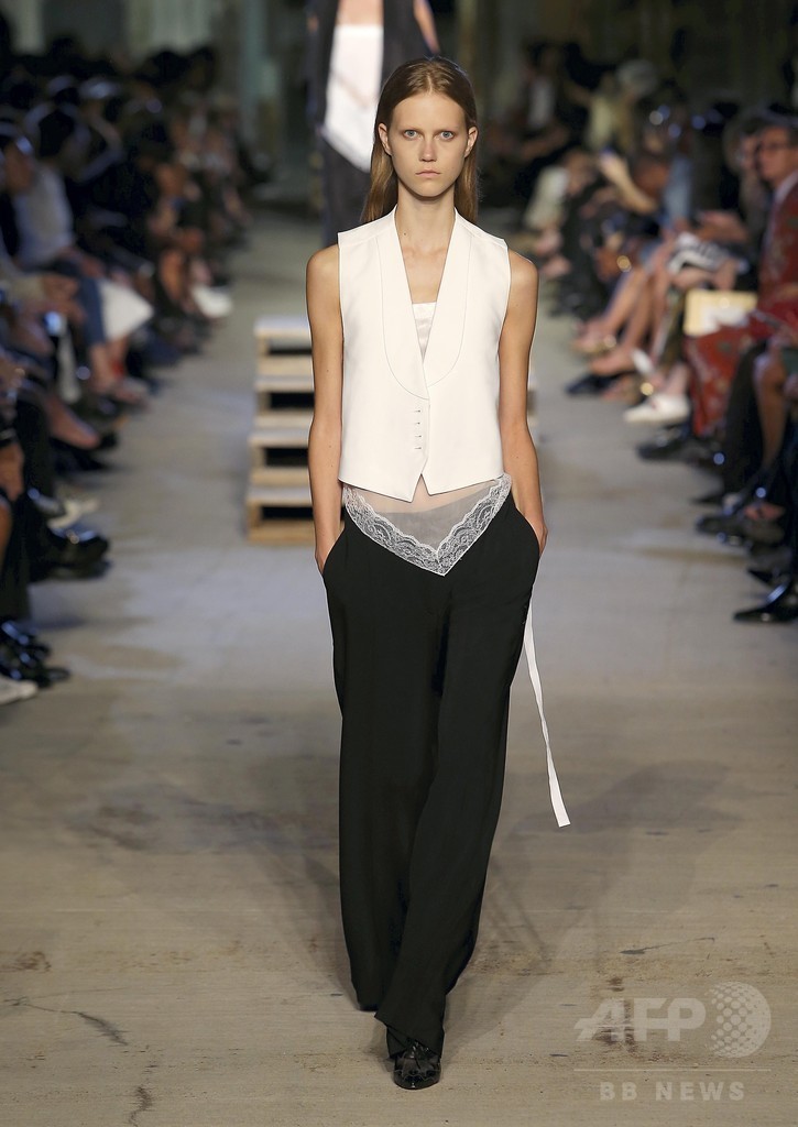 「ジバンシィ」16年春夏コレクション