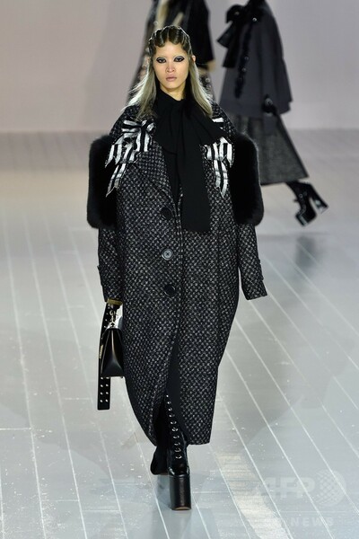 「マーク ジェイコブス」16/17年秋冬コレクション