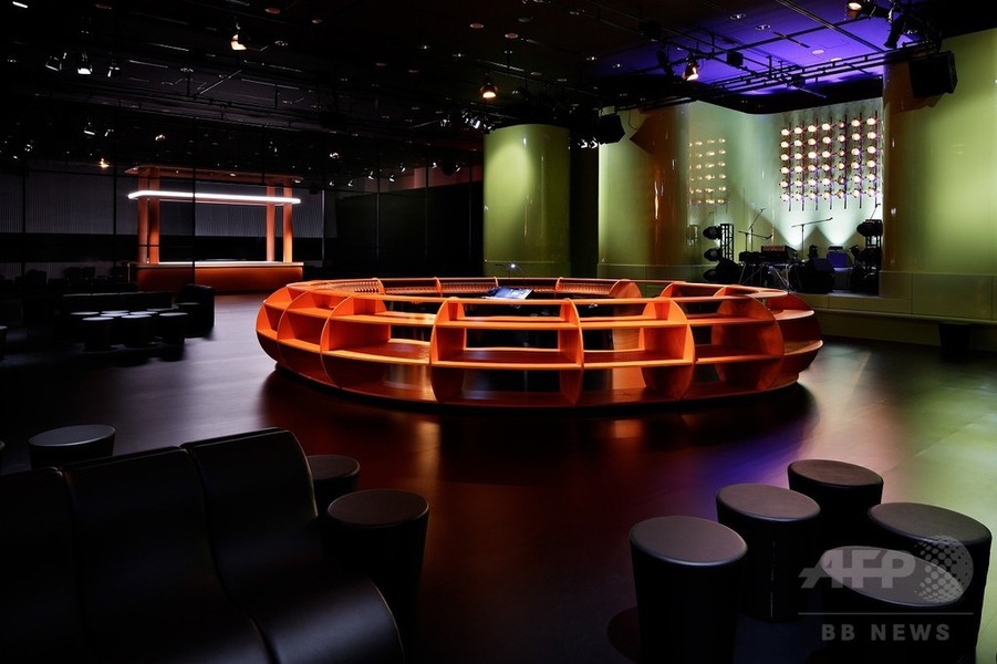 「ミュウミュウ」南青山店オープン、ショー＆パーティーを開催