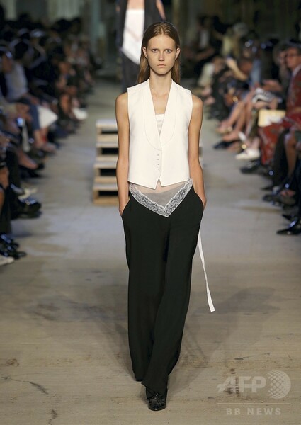 「ジバンシィ」16年春夏コレクション