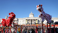 英ロンドンのトラファルガー広場で披露された獅子舞（2025年2月2日撮影）。(c)Xinhua News