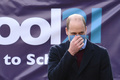 英ロンドンの学校を訪問したウィリアム王子（2021年3月11日撮影）。(c)JUSTIN TALLIS / various sources / AFP