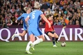 サッカー女子W杯オーストラリア・ニュージーランド大会、決勝、スペイン対イングランド。先制点を決めるスペインのオルガ・カルモナ（右、2023年8月20日撮影）。(c)WILLIAM WEST / AFP