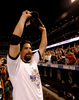 ナ・リーグ地区シリーズ進出を果たしファンの声援に応えるロッキーズのトッド・ヘルトン（%%Todd Helton%%）。(c)AFP/Getty Images Steve Dykes