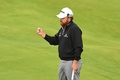 男子ゴルフ米国ツアーメジャー第4戦、第148回全英オープン3日目。ラウンドを終え、ガッツポーズを見せるシェーン・ローリー（2019年7月20日撮影）。(c)Andy BUCHANAN / AFP