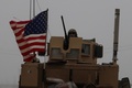 シリア北部の対トルコ国境にある要衝マンビジで、米軍車両に乗った米兵（2018年12月30日撮影、資料写真）。(c)Delil SOULEIMAN / AFP