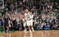 11-12NBAは18日、各地で試合が行われ、ボストン・セルティックス（Boston Celtics）が102-98でオーランド・マジック（Orlando Magic）を下し、アトランティック・ディビジョン（Atlantic Division）の地区優勝を決めた。

29得点、14アシストのダブルダブルを記録したボストン・セルティックスのポール・ピアース（Paul Pierce、2012年4月18日撮影）。(c)AFP/Getty Images/NBAE/Brian Babineau