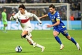 サッカー欧州選手権予選、グループJ、ボスニア・ヘルツェゴビナ対ポルトガル。突破を図るポルトガルのジョアン・フェリックス（左、2023年10月16日撮影）。(c)Elvis BARUKCIC / AFP