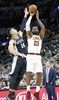17-18NBA、サンアントニオ・スパーズ対クリーブランド・キャバリアーズ。キャリア通算3万得点目を決めるクリーブランド・キャバリアーズのレブロン・ジェームズ（2018年1月23日撮影）。(c)AFP/Getty Images/Ronald Cortes