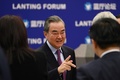 中国・北京で開かれた米中関係に関する討論会に出席する王毅外相（2021年2月22日撮影）。(c)GREG BAKER / AFP