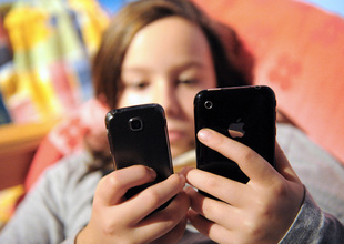 ネットいじめ、子ども6人に1人が経験 WHO調査